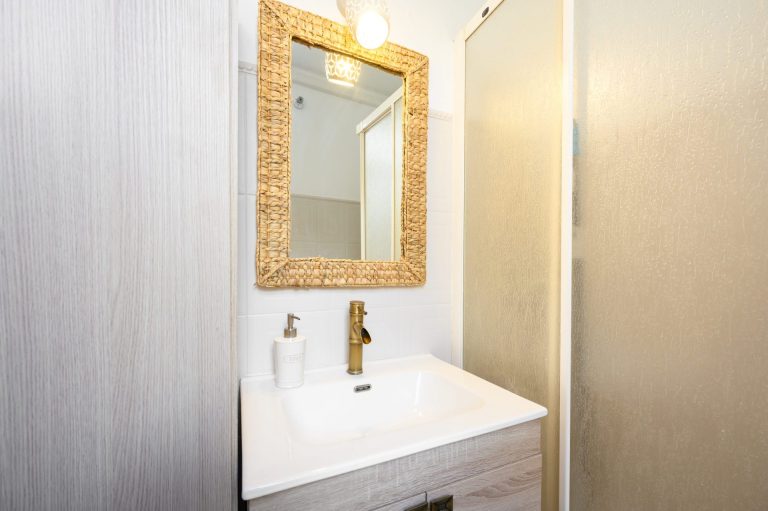 Lavabo del aseo de Harmony Academy